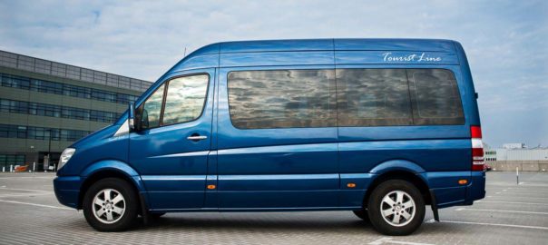 wynajem busa z kierowcą mercedes sprinter 8 osób + kierowca bok