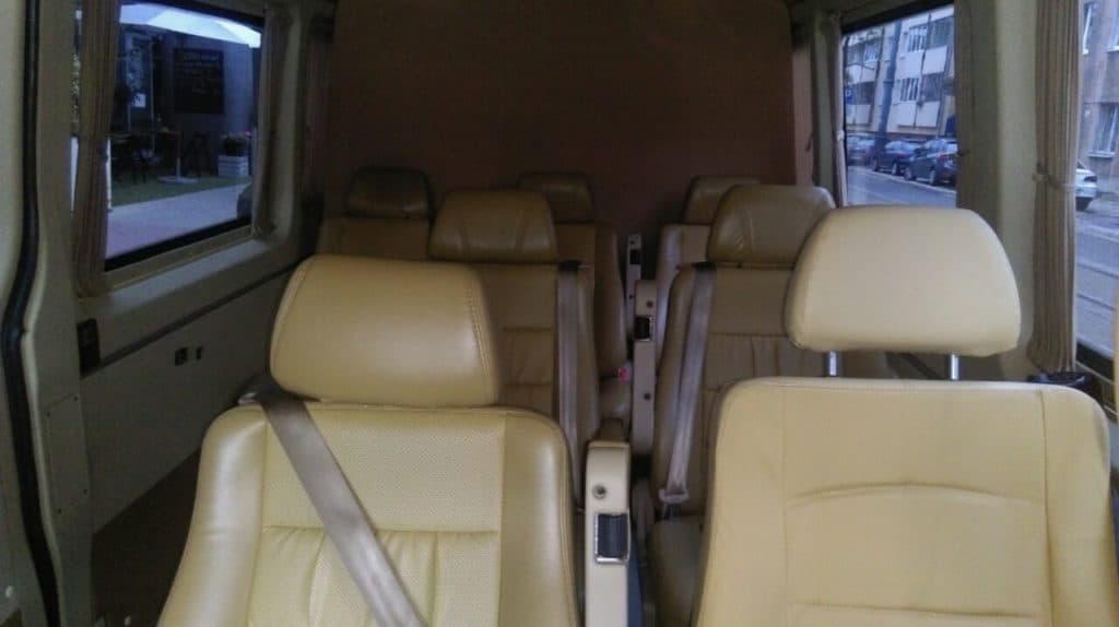 wynajem busa z kierowcą vip class środek