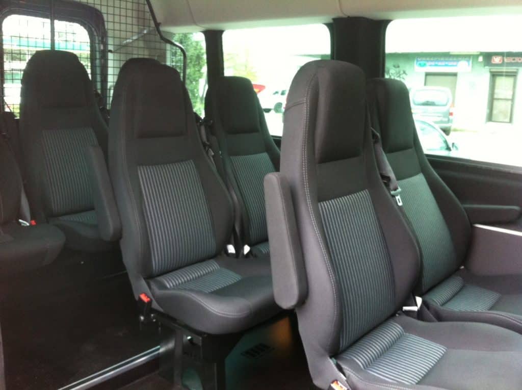 wynajem busa z kierowcą ford transit 16 osób + kierowca środek