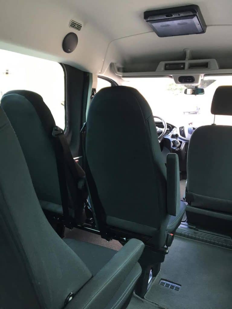 wynajem busa z kierowcą ford transit 16 osób + kierowca środek