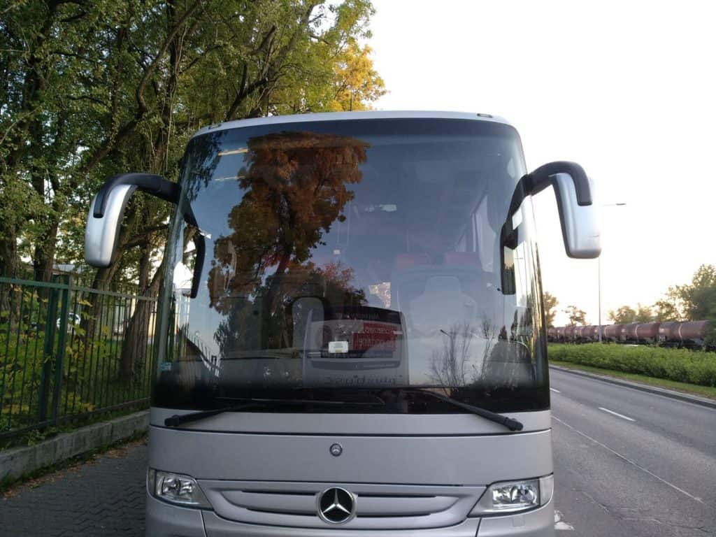 wynajem autokaru mercedes tourismo 55 osob + kierowca przód