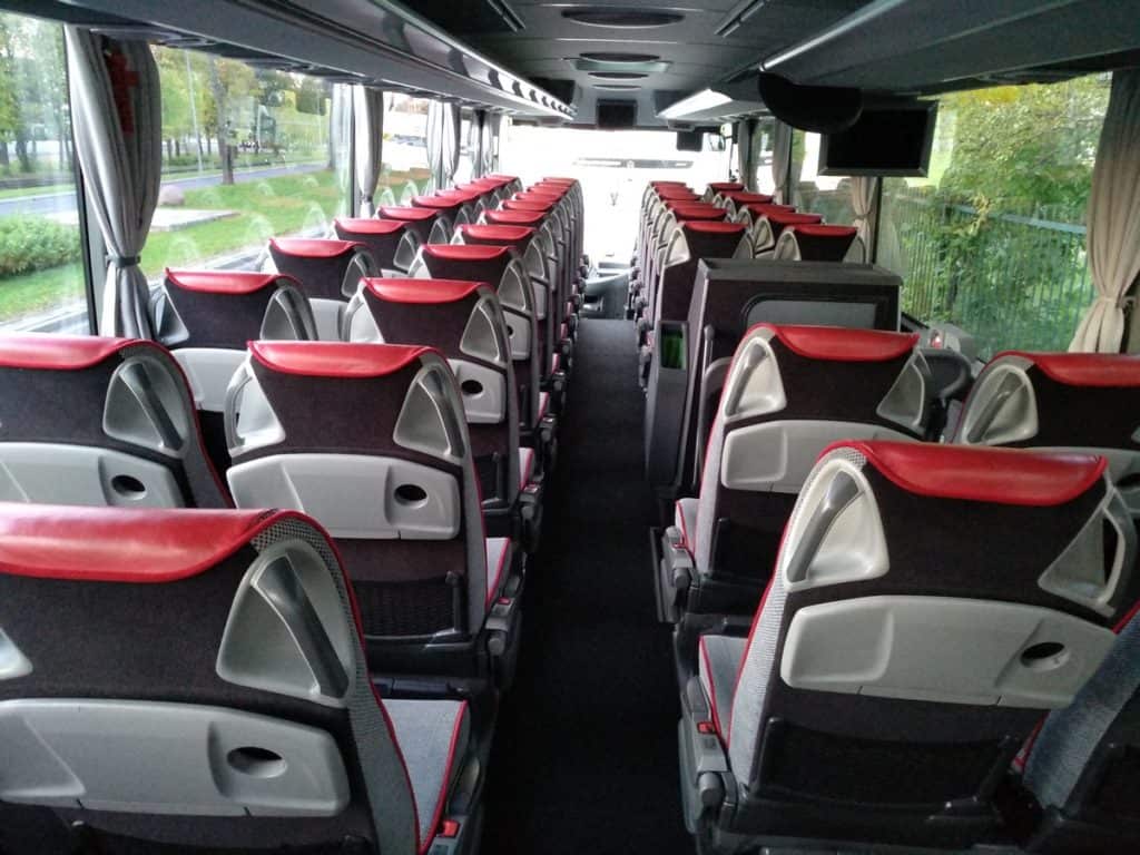 wynajem autokaru mercedes tourismo 55 osob + kierowca środek