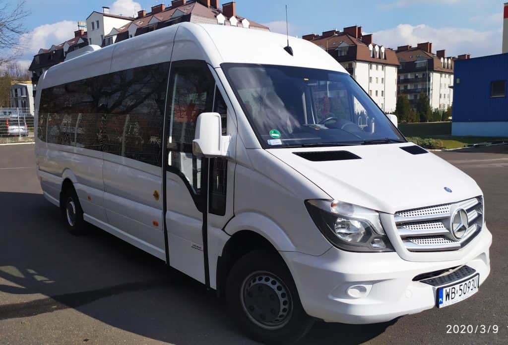 Wynajem busa Mercedes Sprinter 20 osób + kierowca przód