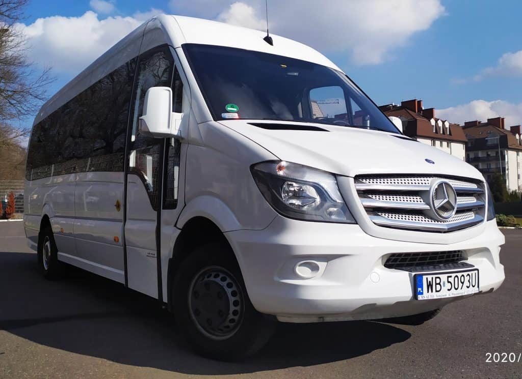 Wynajem busa Mercedes Sprinter 20 osób + kierowca przód