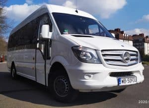 Wynajem busa Mercedes Sprinter 20 osób + kierowca przód