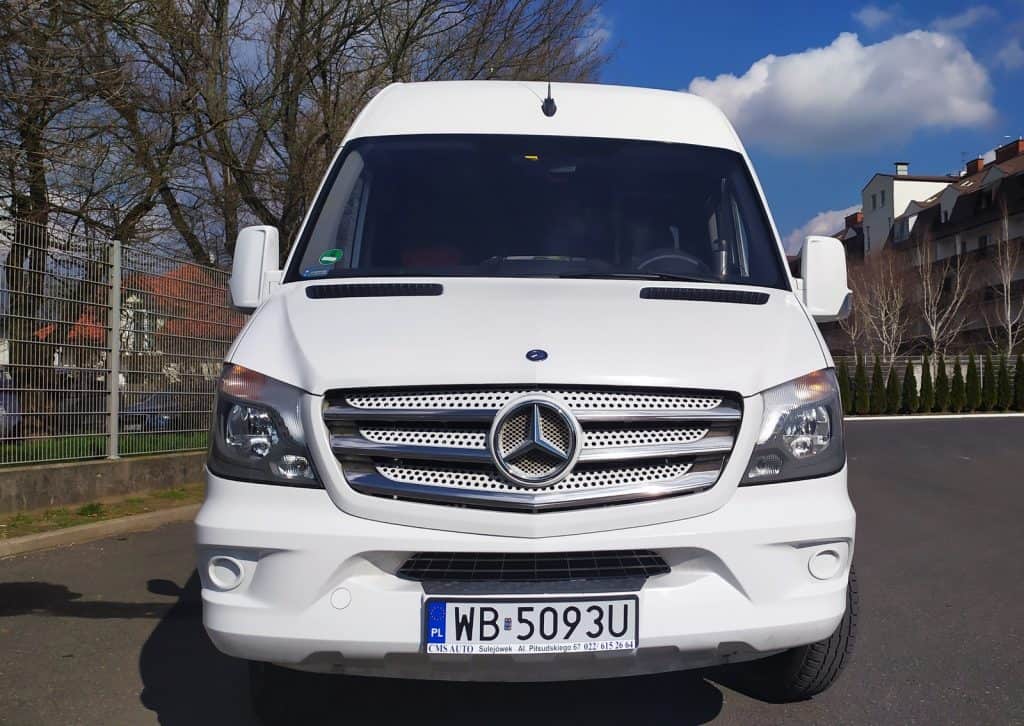 Wynajem busa Mercedes Sprinter 20 osób + kierowca przód