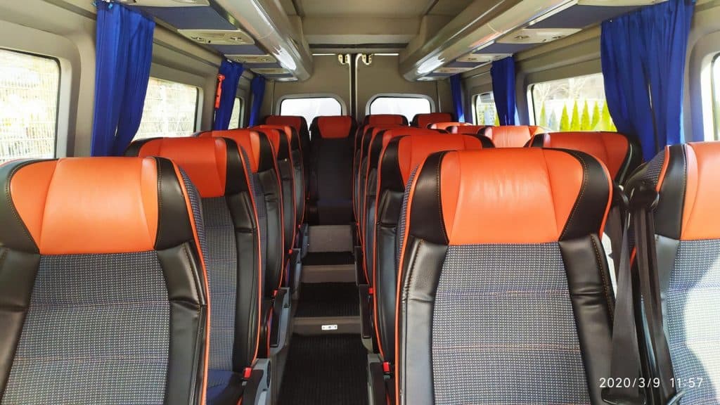 Wynajem busa Mercedes Sprinter 20 osób + kierowca środek