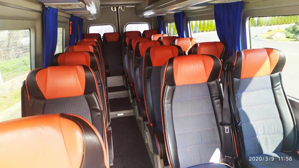 Wynajem busa Mercedes Sprinter 20 osób + kierowca środek