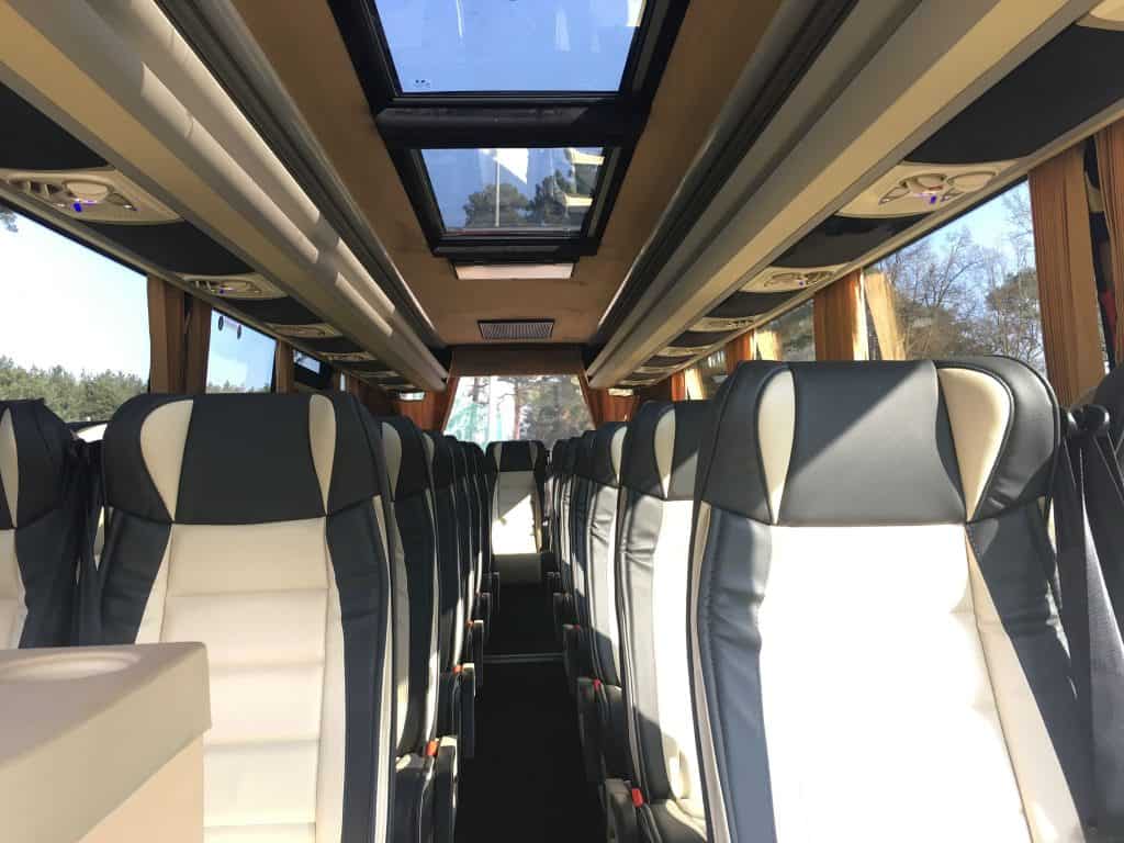 wynajem iveco 30 osob srodek2