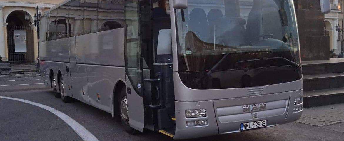 Wynajem autokaru Man 55 osób + 1 + kierowca przód