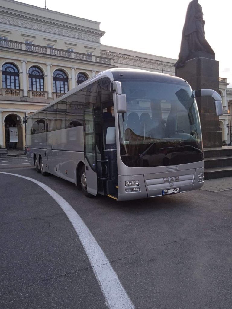 Wynajem autokaru Man 55 osób + 1 + kierowca przód