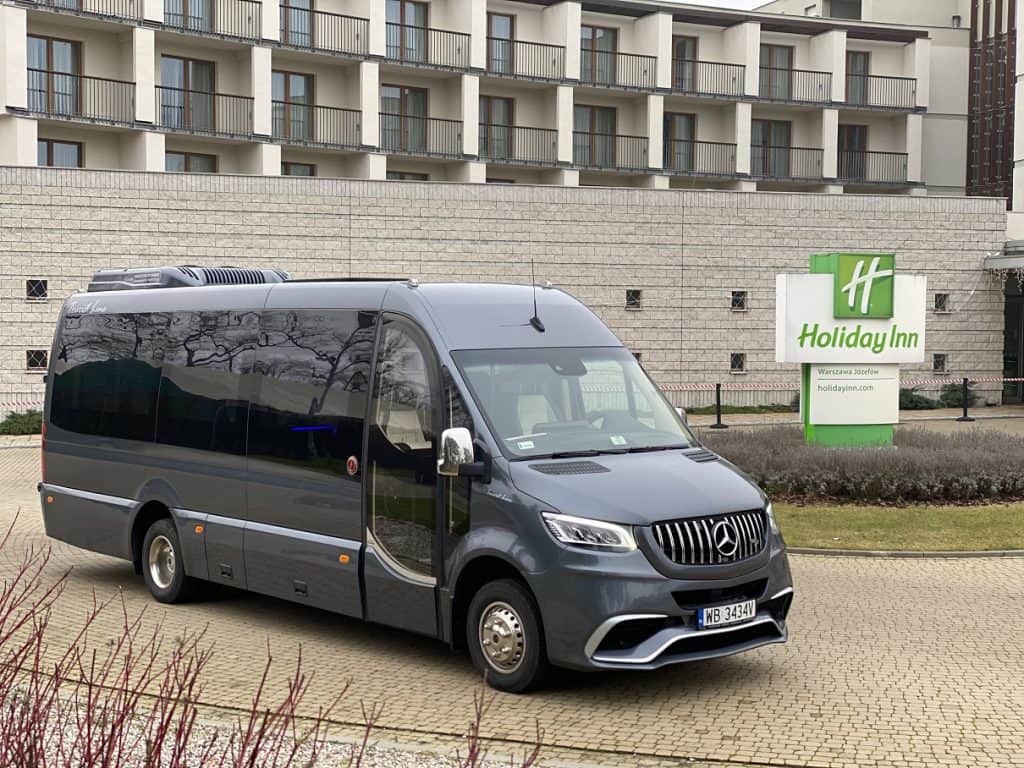 Wynajem busów mercedes sprinter 20 osób + kierowca bok