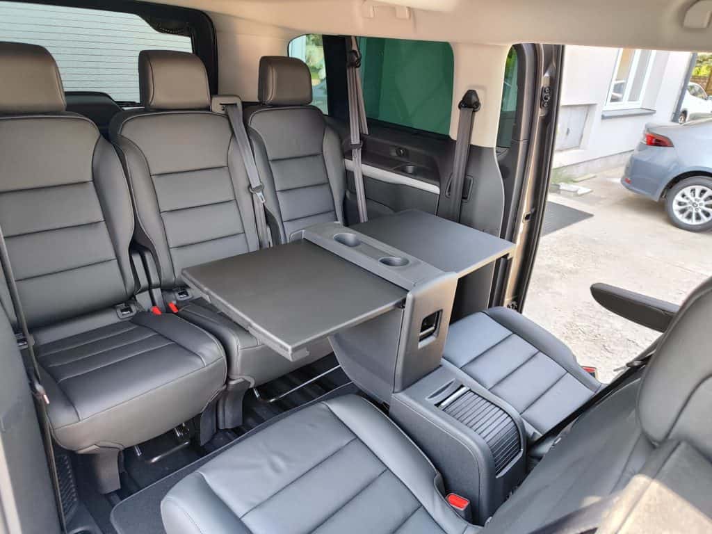 Wynajem busów Toyota Proace kanapa
