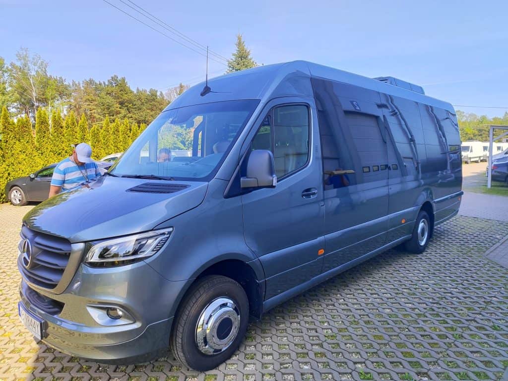 Wynajem busów Mercedes Sprinter 20 osób + kierowca