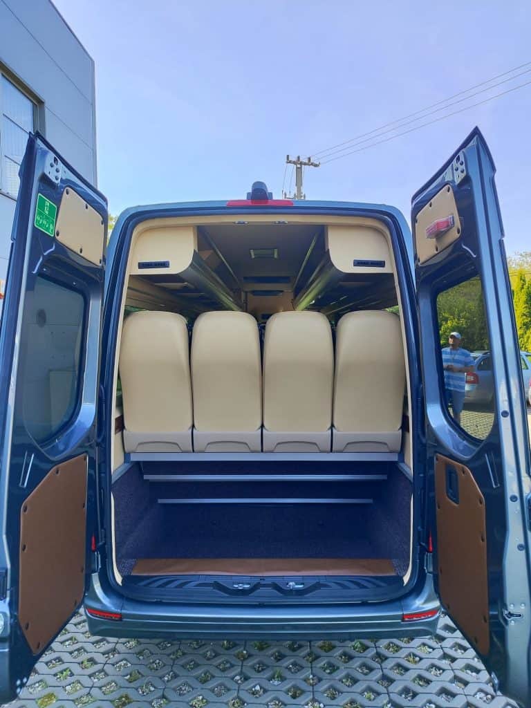 Wynajem busów Mercedes Sprinter 20 osób + kierowca tył