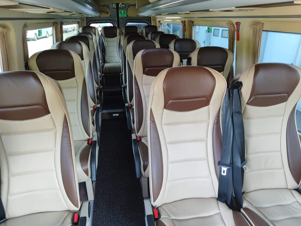 Wynajem busów Mercedes Sprinter 20 osób + kierowca środek