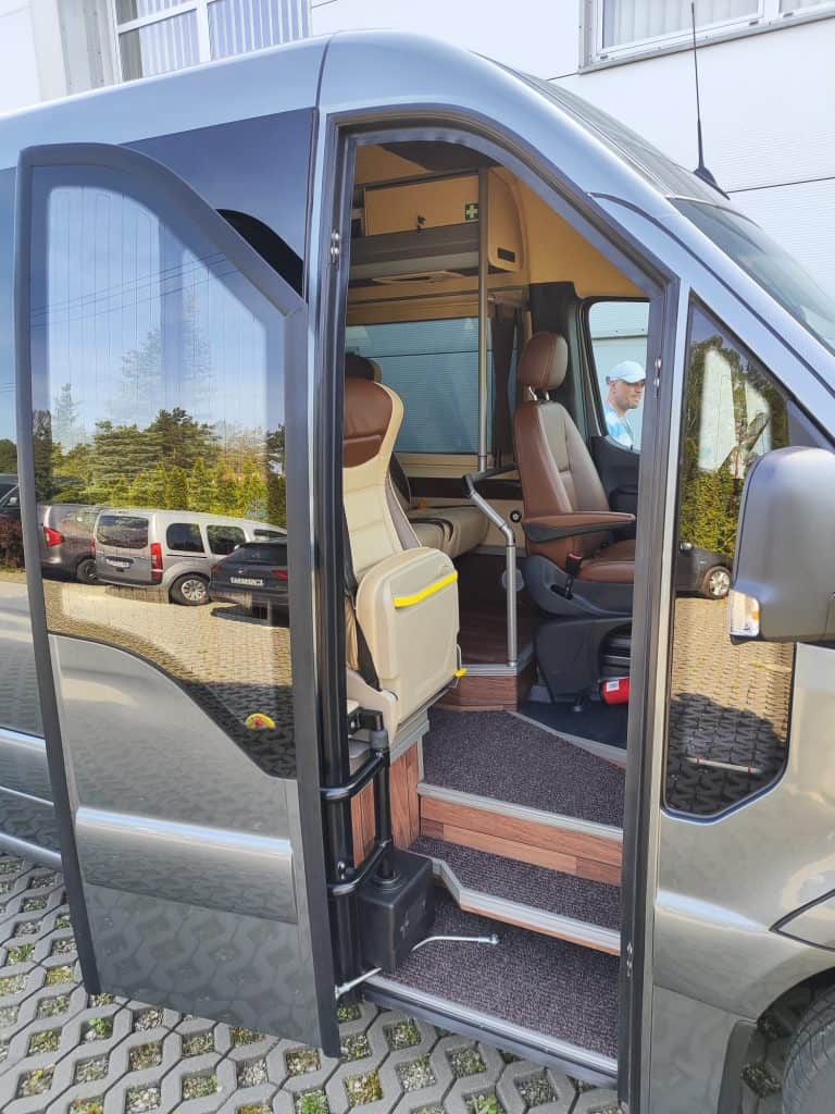 Wynajem busów Mercedes Sprinter 20 osób + kierowca