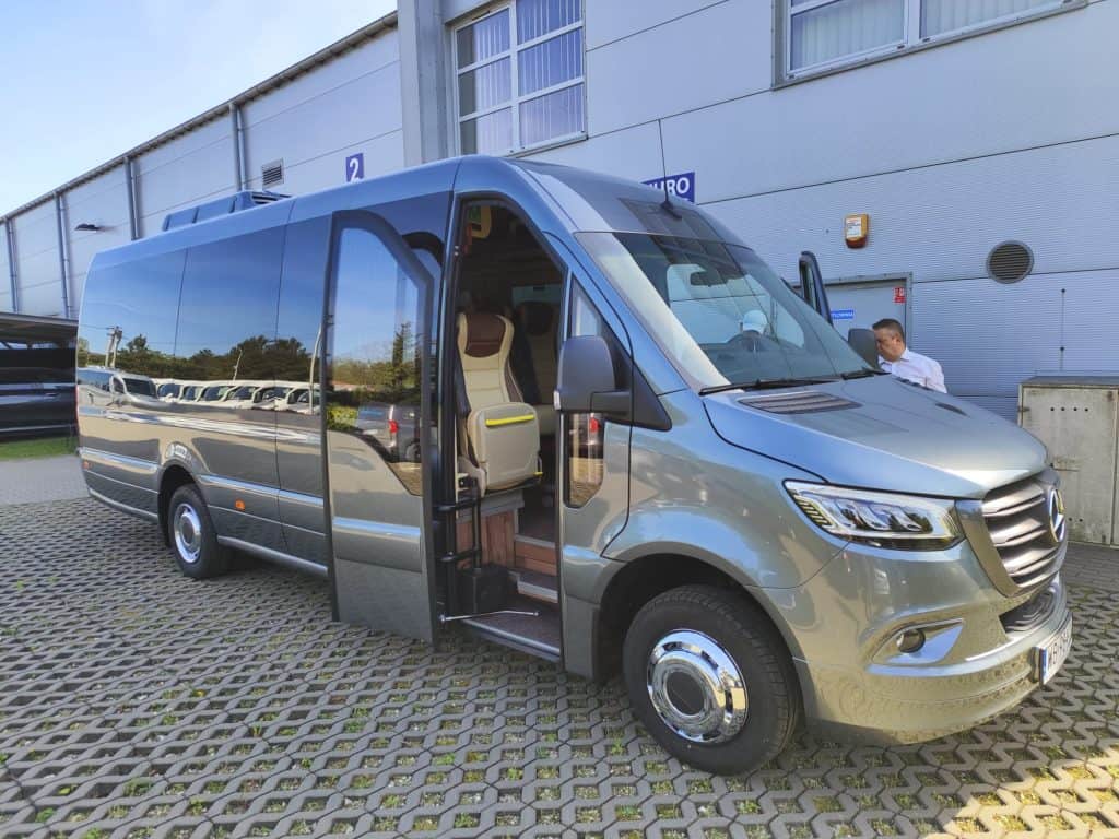 Wynajem busów Mercedes Sprinter 20 osób + kierowca