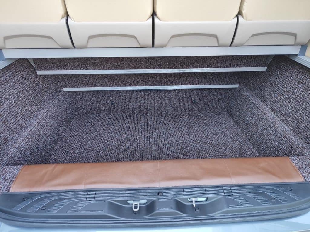 Wynajem busów Mercedes Sprinter 20 osób + kierowca bagażnik